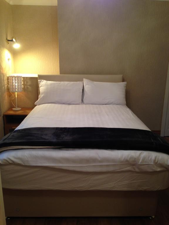 East Park Lodge Dublin Room photo